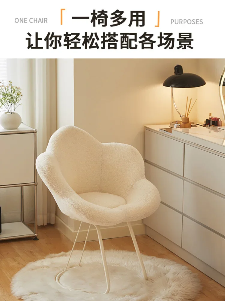 Лесен луксозен стол за грим, столче за спални, модерен просто домашен стол за малък апартамент Изображение 0