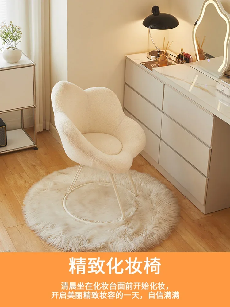 Лесен луксозен стол за грим, столче за спални, модерен просто домашен стол за малък апартамент Изображение 2