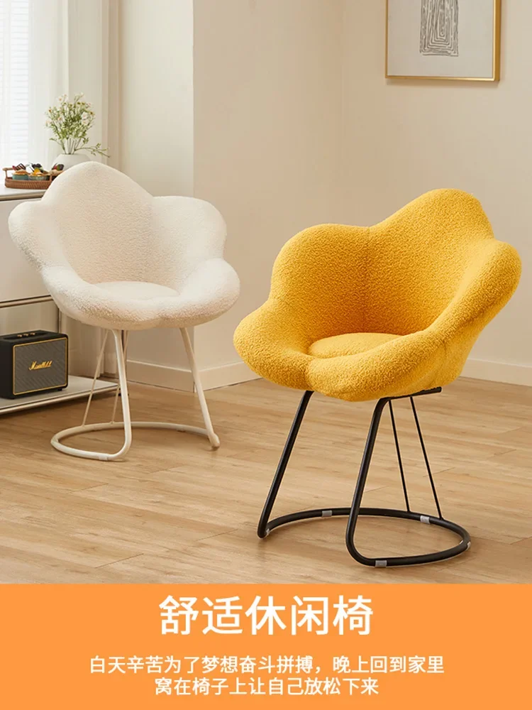 Лесен луксозен стол за грим, столче за спални, модерен просто домашен стол за малък апартамент Изображение 4